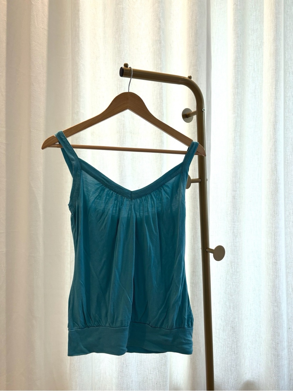 Talula Ruched Scoop Neck Tank Top in Blue size XS